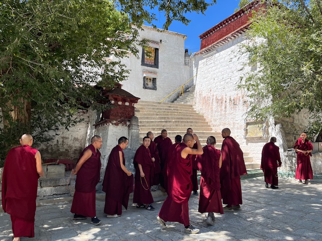 IMG_0652 Mönche in Tibet